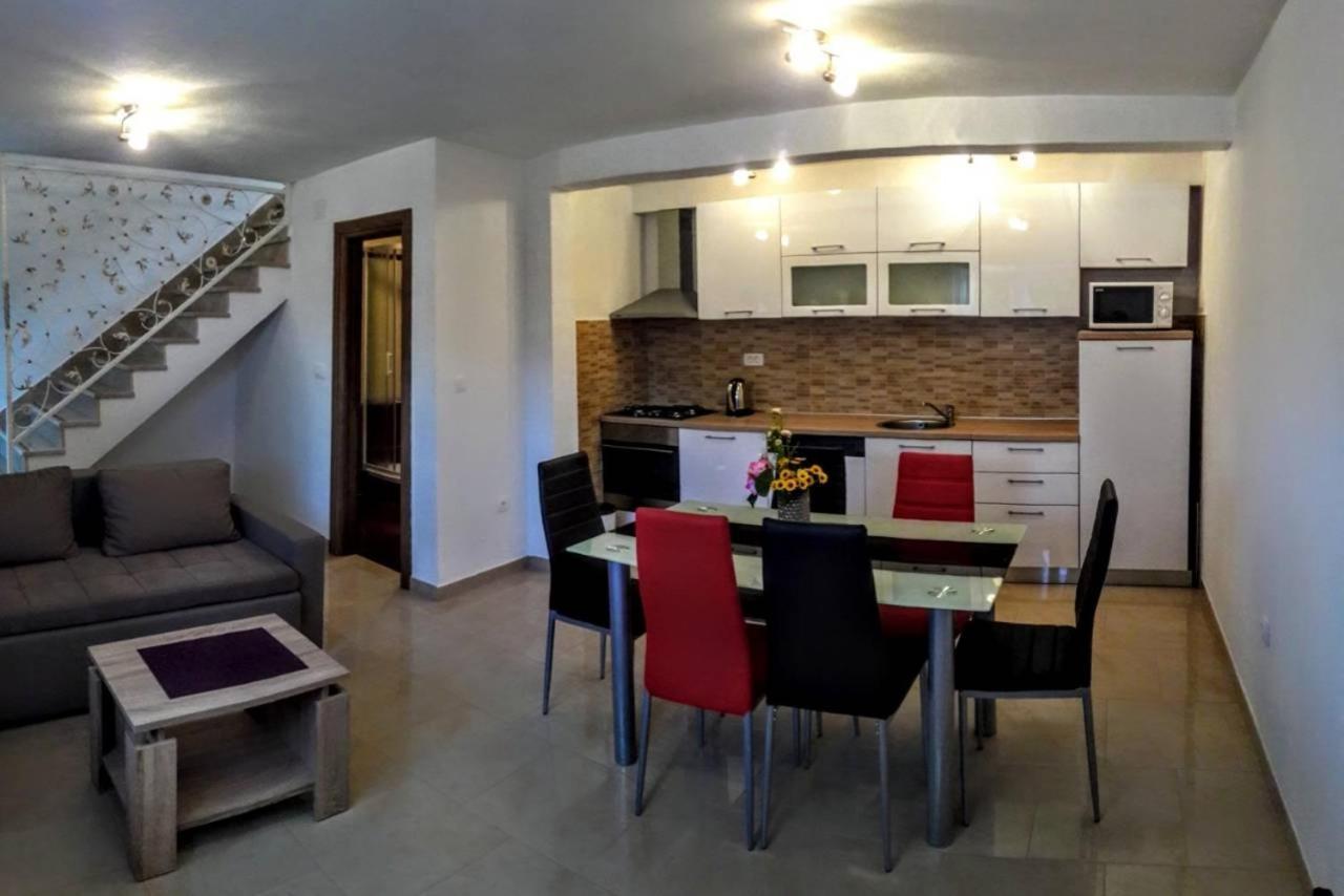 Holiday Apartments Maslina Paho Babino Polje Exteriör bild